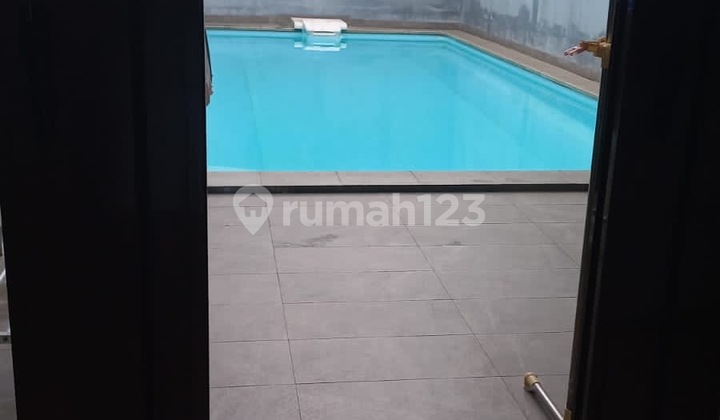 Dijual rumah di mokmer raya 224m2 lokasi bagus, 2 lantai, strategis, kode rf 2