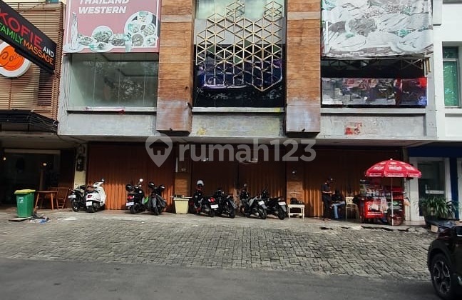 For rent: Kelapa Gading shop house 230m2, prime location, near main road, 4.5 floors, code ye For rent: Kelapa Gading shop house 230m2, prime location, near main road, 4.5 floors, code ye