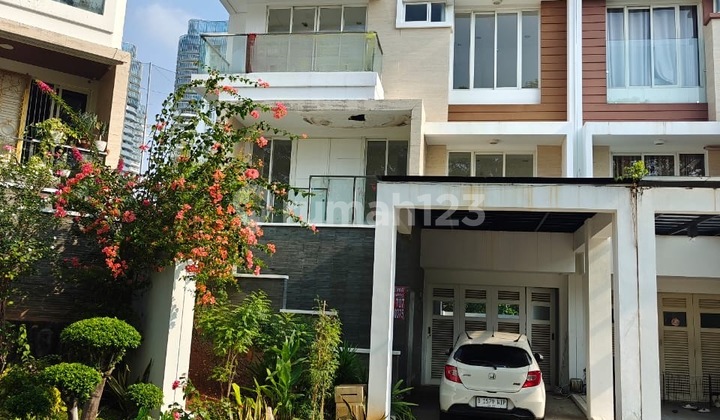 For sale: A 425m² house in the most comfortable Kemayoran complex, excellent strategic location, code rf. 1