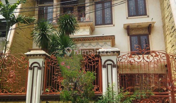 Disewakan rumah pulomas 200m2 lokasi bagus, nyaman, 3 lantai, 175 juta per tahun, kode JV, HR 1