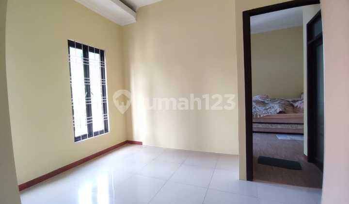 KELAPA GADING HOUSE 200m2 WEST FACING, 2 FLOORS, GOOD LOCATION, CODE RS 2