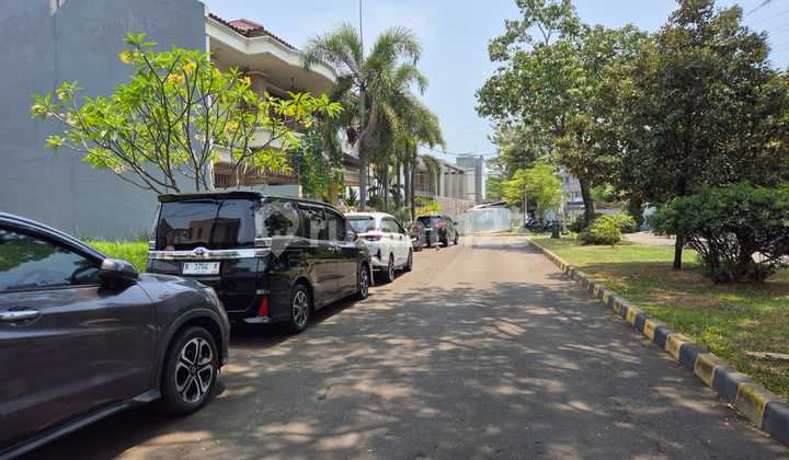 KELAPA GADING HOUSE 235m2, GOOD LOCATION, 2 FLOORS, COMFORTABLE, STRATEGIC, CODE YE 2