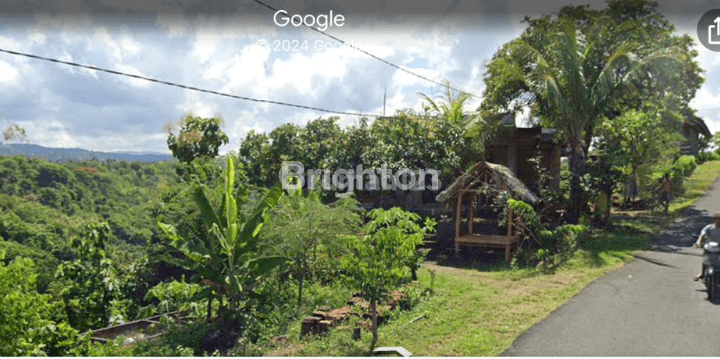 Rumah villa dengan lahan luas dan view pantai Lovina Bali 2