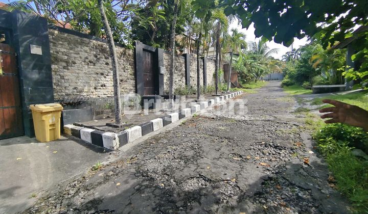 Rumah Luas Asri dan Nyaman di Nusa Dua Bali 2