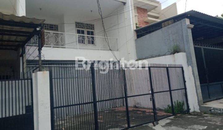 RUMAH 2 Lantai PINGGIR JALAN DI JAKPUs 1