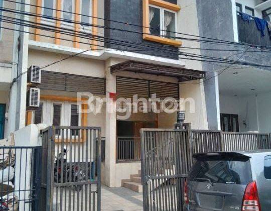 Rumah 2 Lantai Bagus SHM Selatan di Komplek Hybrida Kelapa Gading 1