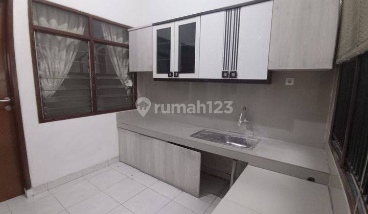 Rumah kamar 5+ 1 , garasi 3 mobil di Rawamangun, 2 Lantai Bagus 2