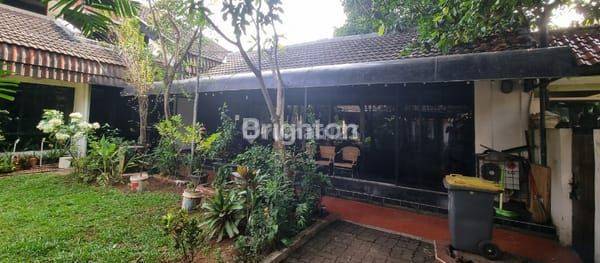 Rumah 2 Lantai Bagus LT 588 m2 SHM Utara di Cempaka putih 2