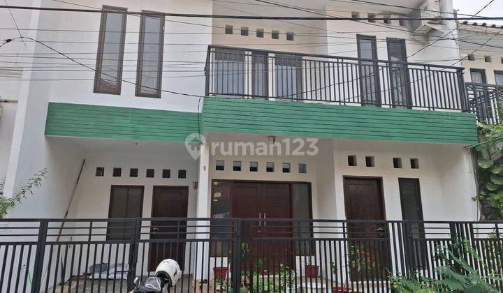 Rumah 2 Lantai Bagus 4 Kamar Tidur, SHM di Jl cipinang Rawamngun 1