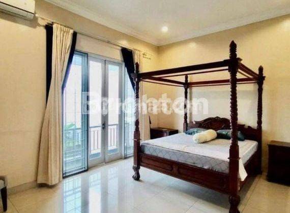 Rumah Bagus,  Private Kolam Renang, 2 Lantai di Kemang SHM 2