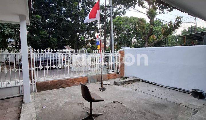 Rumah Pinggir Jalan  4 Kamar  Tidur , Kayu Putih 2