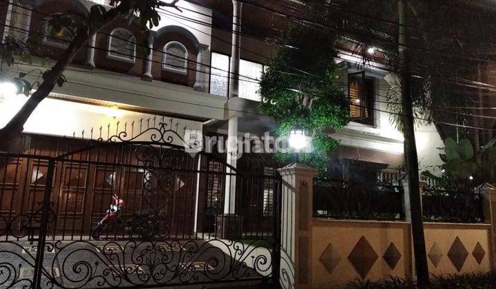 RUMAH MEWAH 2 LANTAI  LT 500 M ADA KOLAM RENANG JALAN KEMANG TIMUR 2