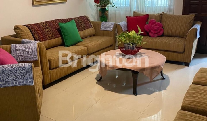 Dijual Cepat: Rumah Mewah Siap Huni - Selangkah ke Mall Kelapa Gading! ​ 2