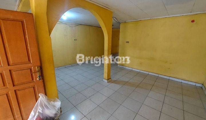 DISEWAKAN RUMAH 2 LANTAI  DEKAT DENGAN KELURAHAN MALAKA SARI 2