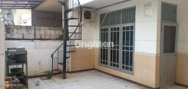 Rumah Luas 105 M , 2 Lantai Shm Selatan Jl Kayu Putih  1