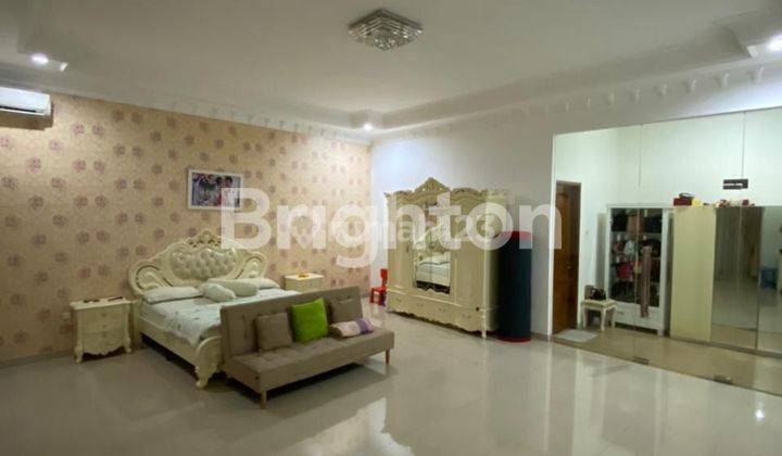 DIJUAL RUMAH MEWAH DAN STRaTEGiS UNTUK TEMPAT TINGGAL DAN USAHA  DI JALAN RAYA TENGAH 1