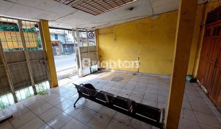 DISEWAKAN RUMAH 2 LANTAI  DEKAT DENGAN KELURAHAN MALAKA SARI 1