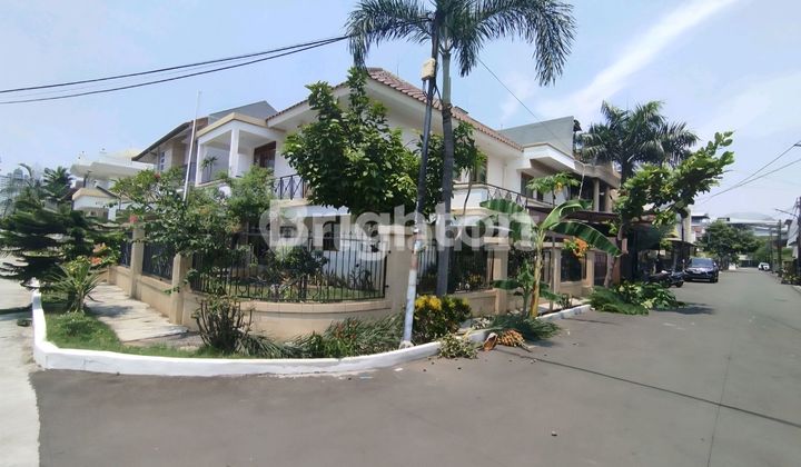 Dijual Cepat: Rumah Mewah Siap Huni - Selangkah ke Mall Kelapa Gading! ​
