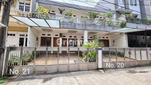 Rumah Gandeng 2 Jadi 1 Bagus Shm Luas T 180, Gading Elok Timur 1