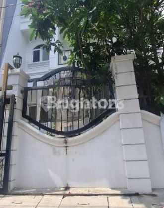 LUXURIOUS AND STRATEGIC HOUSE IN KELAPA NIAS