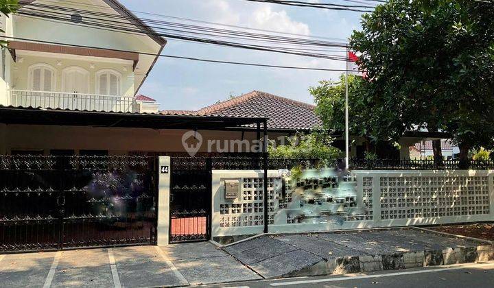 Rumah Bagus 2 Lantai 5 Kamar Tidur Row Jalan 3 Mobil 1