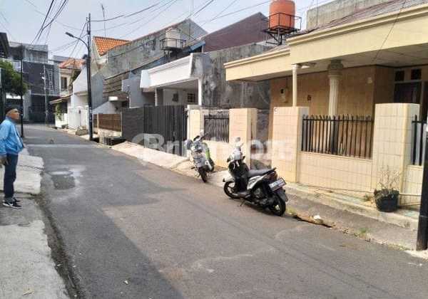 Golden Location Pulomas! Ready-to-Occupy House with Nearest Toll Access.