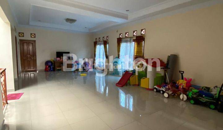 DIJUAL RUMAH MEWAH DAN STRaTEGiS UNTUK TEMPAT TINGGAL DAN USAHA  DI JALAN RAYA TENGAH 2