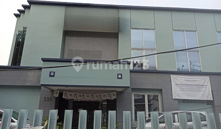 Gedung 2 Lantai Hooks Luas Tanah 650.0 M² di Cempaka Putih