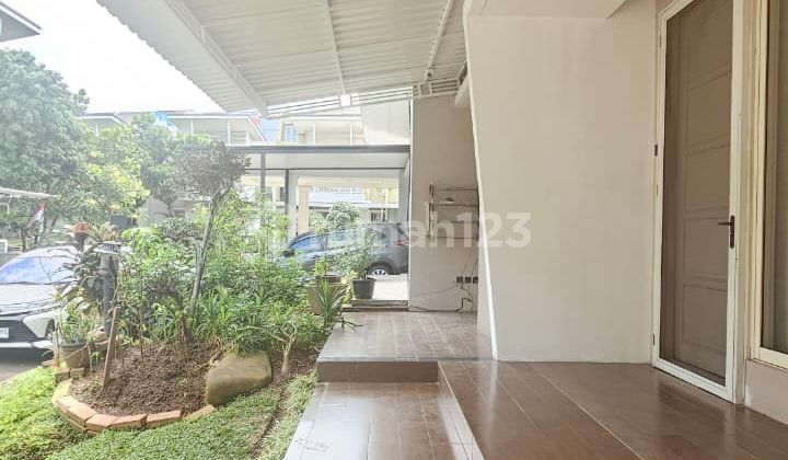 Disewakan rumah 2 lantai di Spring-Grisea, Full Furnish, Living Room besar di Lantai 2, Cakep 2