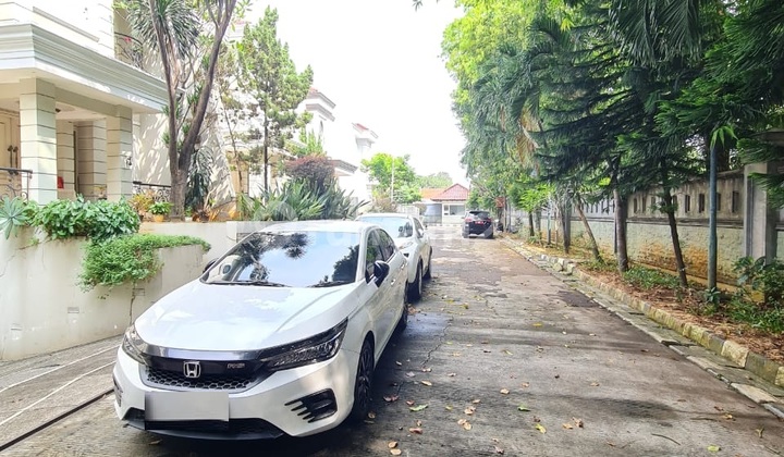 Rare Cheap Luxury House with Private Pool at Quebec Mansion Lebak Bulus 2