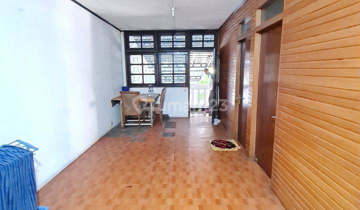 Rumah 2 Lantai Harga Nego Di Taman Kota Jakbar, Baru Renovasi  2