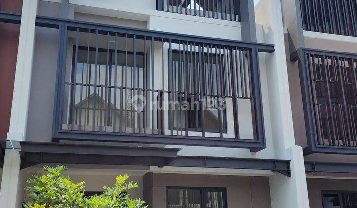 Rumah Baru Lebar 6 Nyaman di Leonora Summarecon Serpong Lokasi Bagus