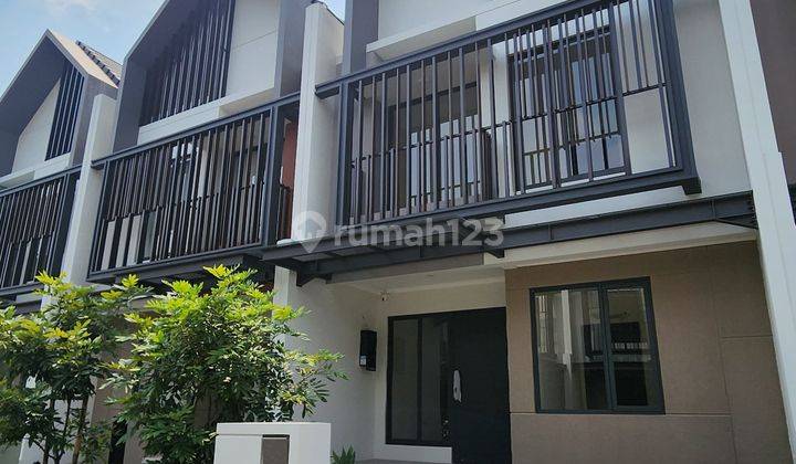 Rumah Baru Lebar 6 Nyaman di Leonora Summarecon Serpong Lokasi Bagus 2