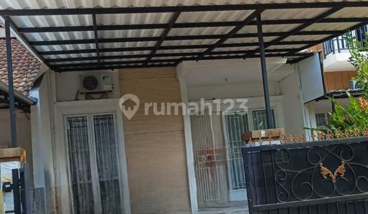 Semi-Furnished House with Complete Surrounding Facilities in Sector 6 Gading Serpong