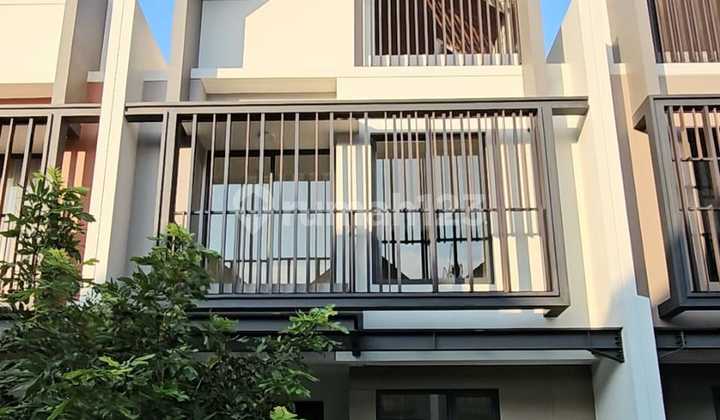 New 6-Meter Wide Comfortable House in Leonora Summarecon Serpong, Prime Location