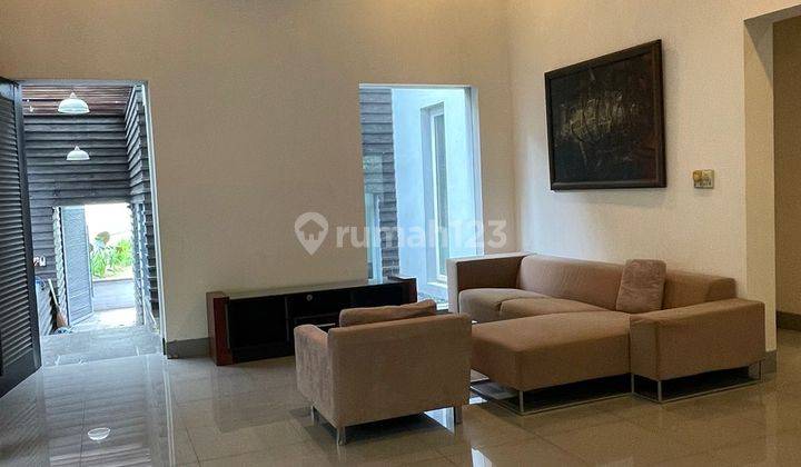 Rumah 2,5 Lantai Luas di Taman Golf Karawaci Fasilitas Lengkap 2