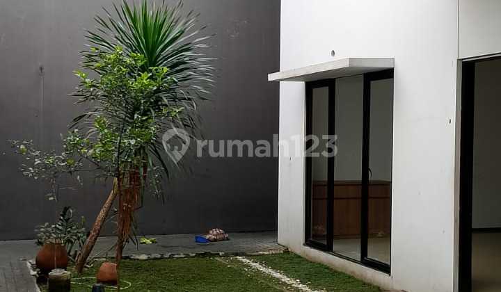 Jual Rumah Modern Nyaman di Cluster Singgasana Pradana Bandung Jual Rumah Modern Nyaman di Cluster Singgasana Pradana Bandung