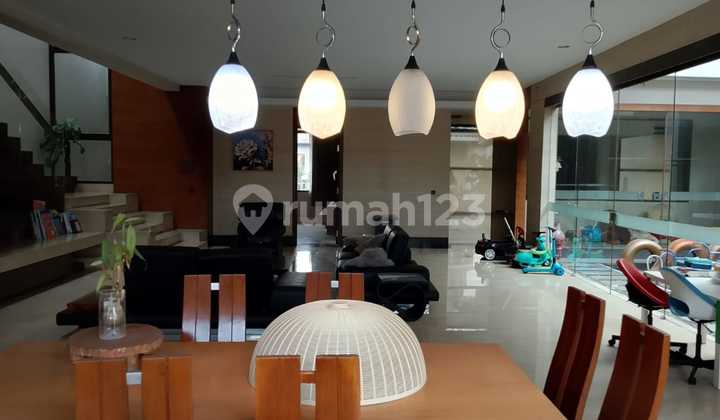 Sewa Rumah Lux di Mainroad Singgasana Pradana Bandung Sewa Rumah Lux di Mainroad Singgasana Pradana Bandung
