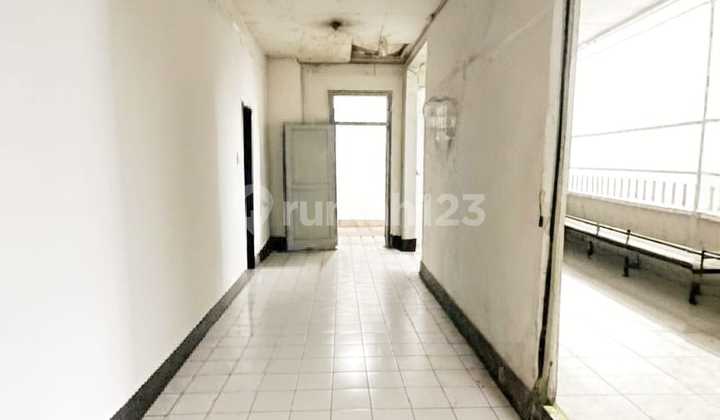 Selling a Good 3-Story Strategic Shop House in Sudirman, Bandung 2