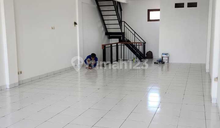 For Sale/Rent 3.5-Story Shop House on Mainroad Mekar Wangi, Bandung 2