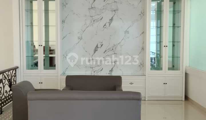 Rumah Baru Lux Mewah di Mainroad Singgasana Pradana Bandung Rumah Baru Lux Mewah di Mainroad Singgasana Pradana Bandung