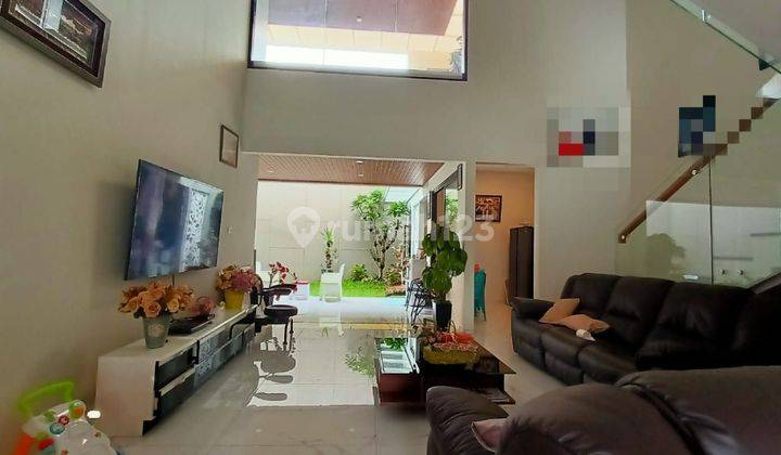 Dijual Rumah 2 Lantai Di Singgasana Pradana Bandung 2