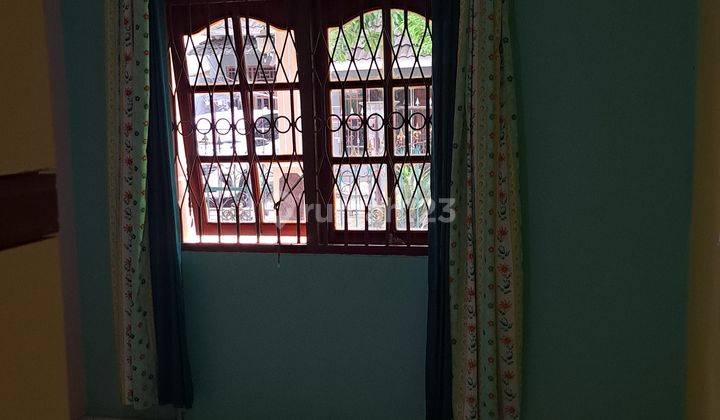 kamar tidur rumah 2 lantai dijual murah