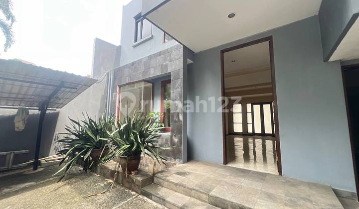 House in a Quiet and Strategic Location in Menteng, Suitable for a Silent Office House in a Quiet and Strategic Location in Menteng, Suitable for a Silent Office