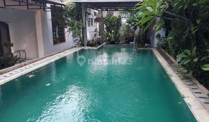 Rumah Ada Kolam Renang,Menteng 1