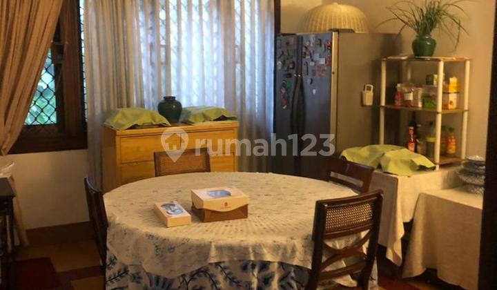 Menteng House with Spacious Yard, Green and Comfortable Menteng House with Spacious Yard, Green and Comfortable