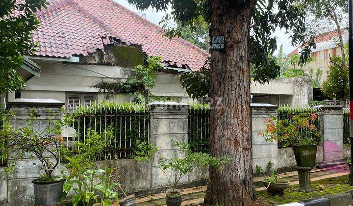 Rumah Tua, lokasi tenang, dekat taman lokasi Menteng 2