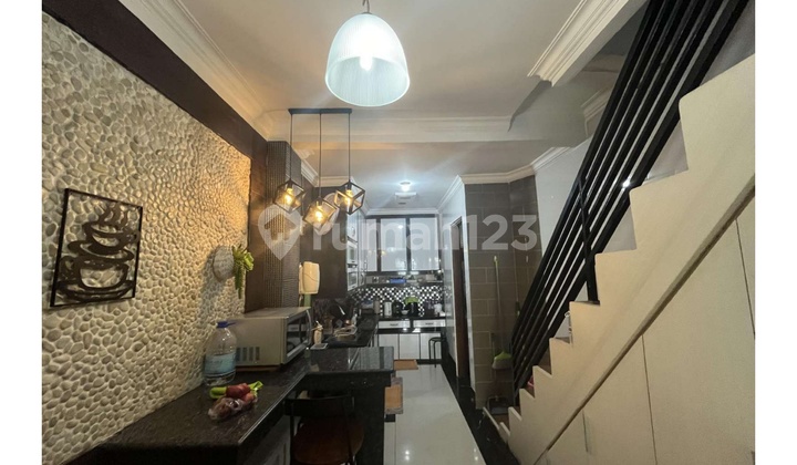 Rumah 2 Lantai Bagus Modern Ada Taman Dan Gudang di Tanjung Barat, Jakarta Selatan, Jakarta Selatan 2