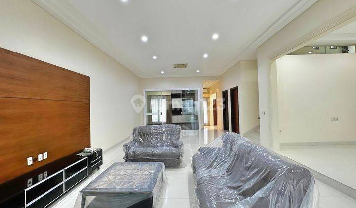 Disewakan Rumah 2 Lantai Sudah Renovasi , Modern, di Menteng, Jakarta Pusat 1