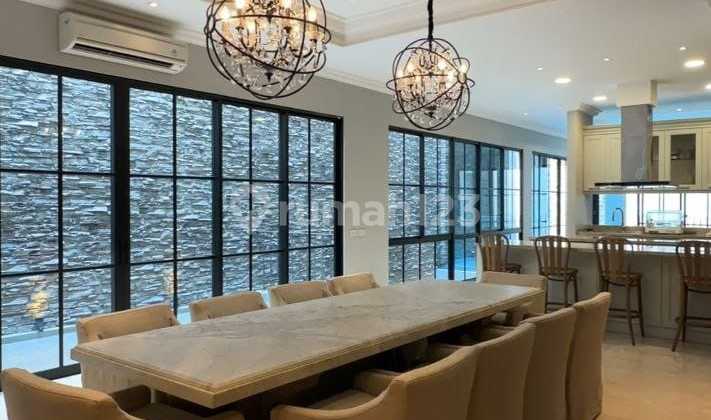 Rumah 3,5 Lantai Di Menteng, Lokasi Tenang, Bangunan Bagus 2